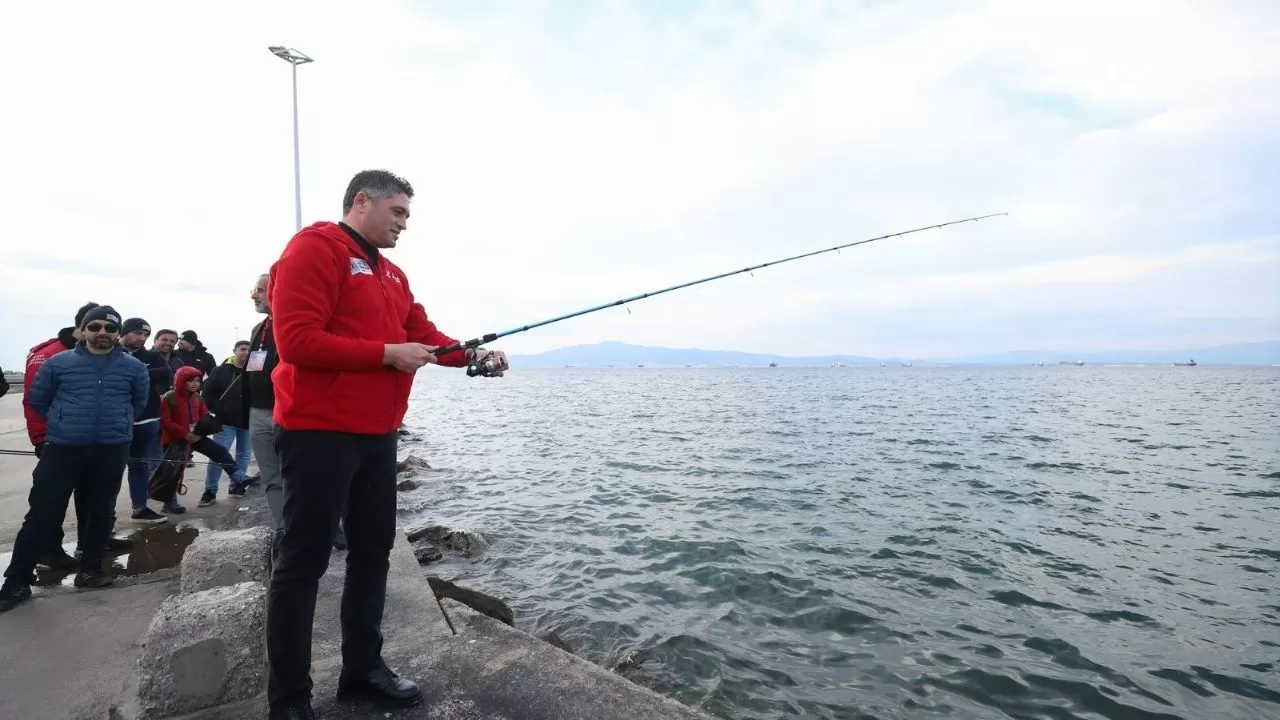 5. Geleneksel At-Çek Balık Avı Festivali Sona Erdi: Aliağa'da Balık Avı Tutkunları Yarıştı