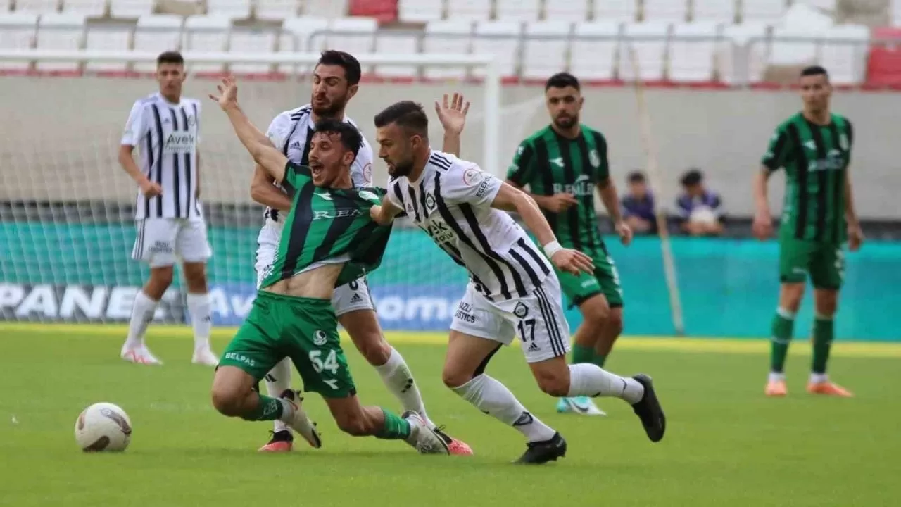 Altay, Sakaryaspor'u Devirecek mi? Heyecan Verici Mücadele Yarın Akşam!