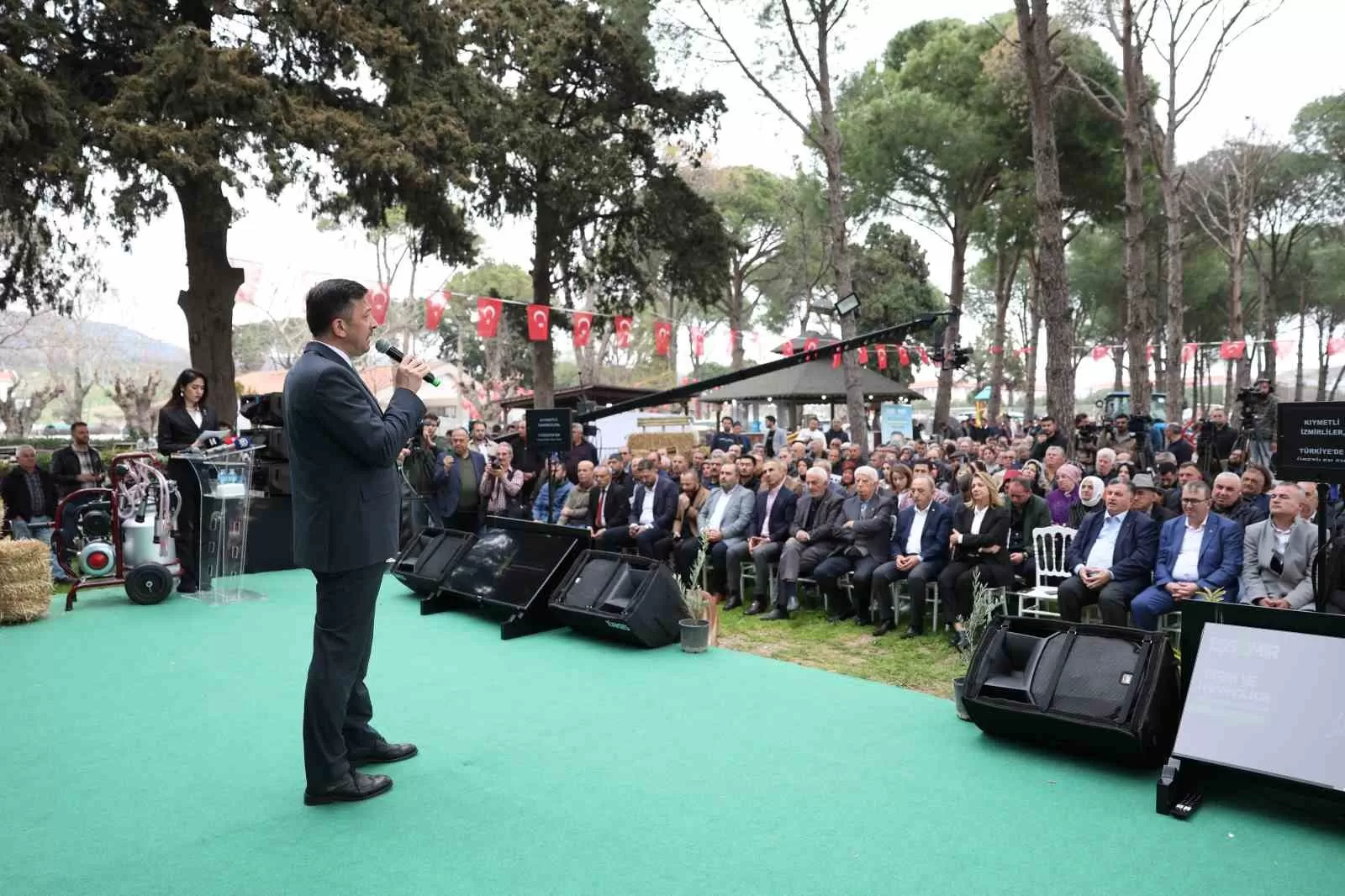 İzmir Büyükşehir Belediye Başkan Adayı Hamza Dağ, seçimi kazanması durumunda uygulayacağı tarım projelerini 5 ana başlık altında topladı ve düzenlenen lansmanda bu projeleri anlattı.