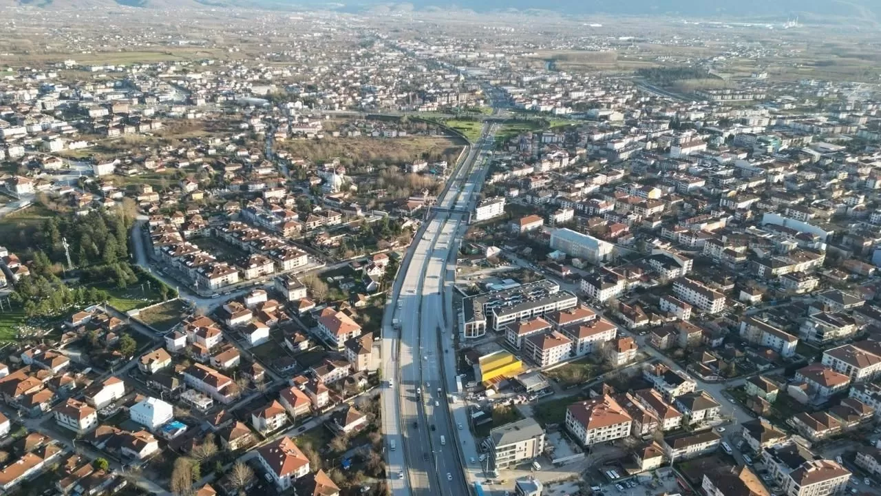 Düzce Belediye Başkanı Dr. Faruk Özlü, D-100 Karayolu Üst Geçit Köprüsü için hızlı tamamlama hedefi!