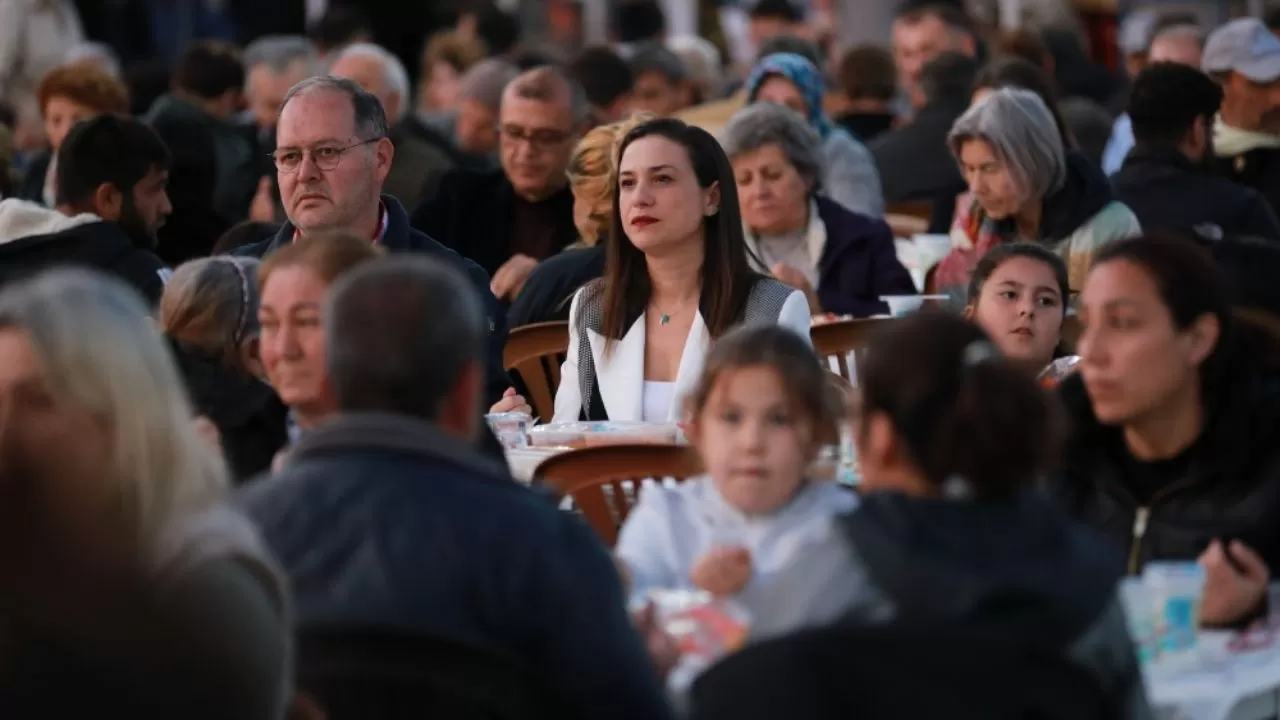 Efes Selçuklu'da Ramazan'ın İlk İftar Sofrası Kuruldu: Birlik ve Beraberlik Ruhuna Vurgu