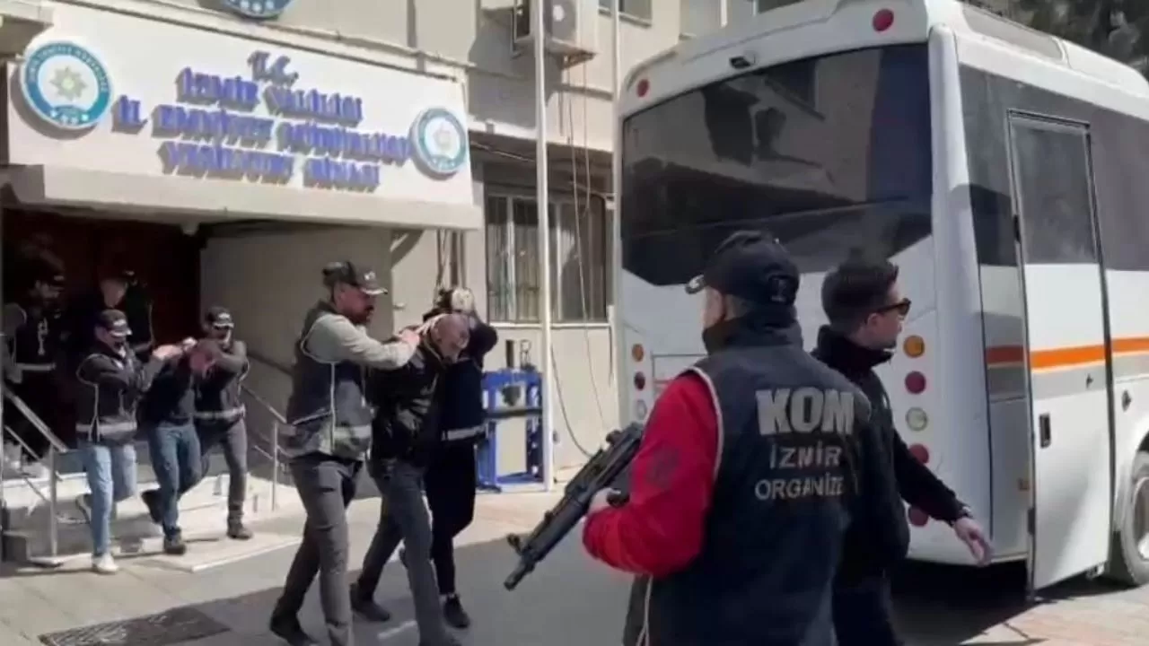 İzmir'de "MAHZEN 13" Operasyonu: 15 Şüpheli Tutuklandı!