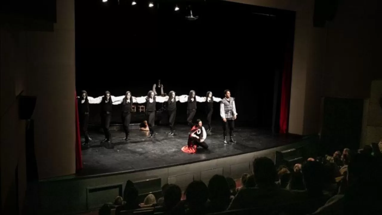 İzmir Şehir Tiyatroları Nilüfer Tiyatro Festivali'nde "Deli Dumrul" Oynadı