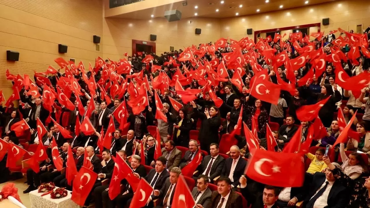 Karabağlar'da İstiklal Marşı'nın 103. Yıldönümü Coşkuyla Kutlandı