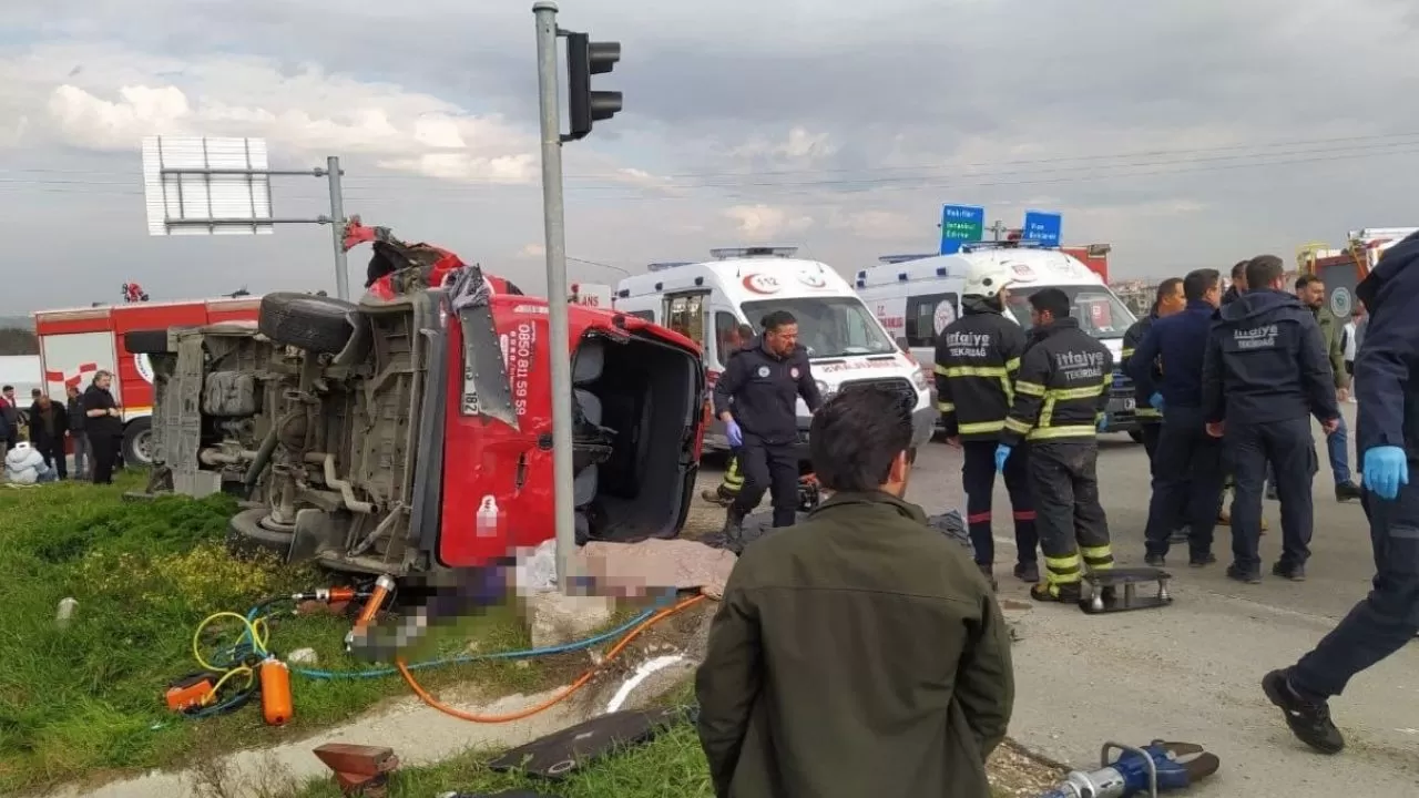 Tekirdağ’da tır, yolcu minibüsüne çarptı: 5 ölü, 10 yaralı