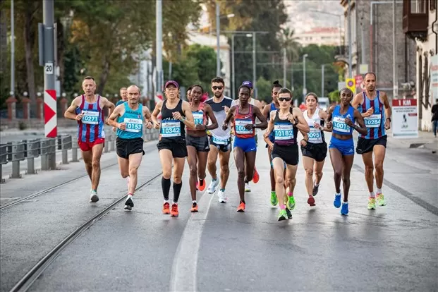 İzmir Büyükşehir Belediyesi'nin düzenlediği beşinci Maratonİzmir, heyecanla beklenen bir etkinlik olarak 21 Nisan Pazar günü gerçekleşecek.