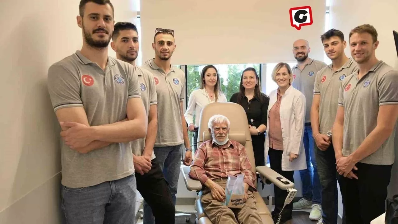 Arkaslı Voleybolcular Kanser Hastalarına Moral Verdi