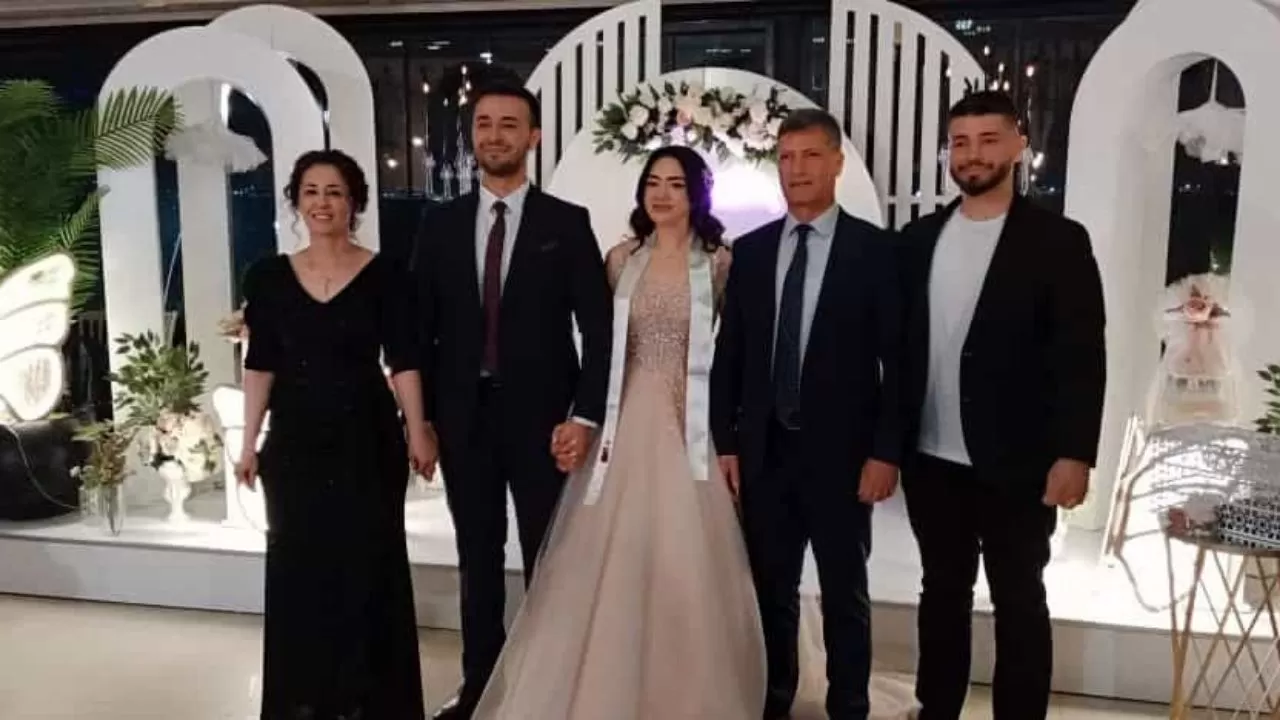 Başlık: İzmit Belediye Başkan Yardımcısı Emirşah Torun'un Oğlu Eren Şekerci ile Nişanlandı!