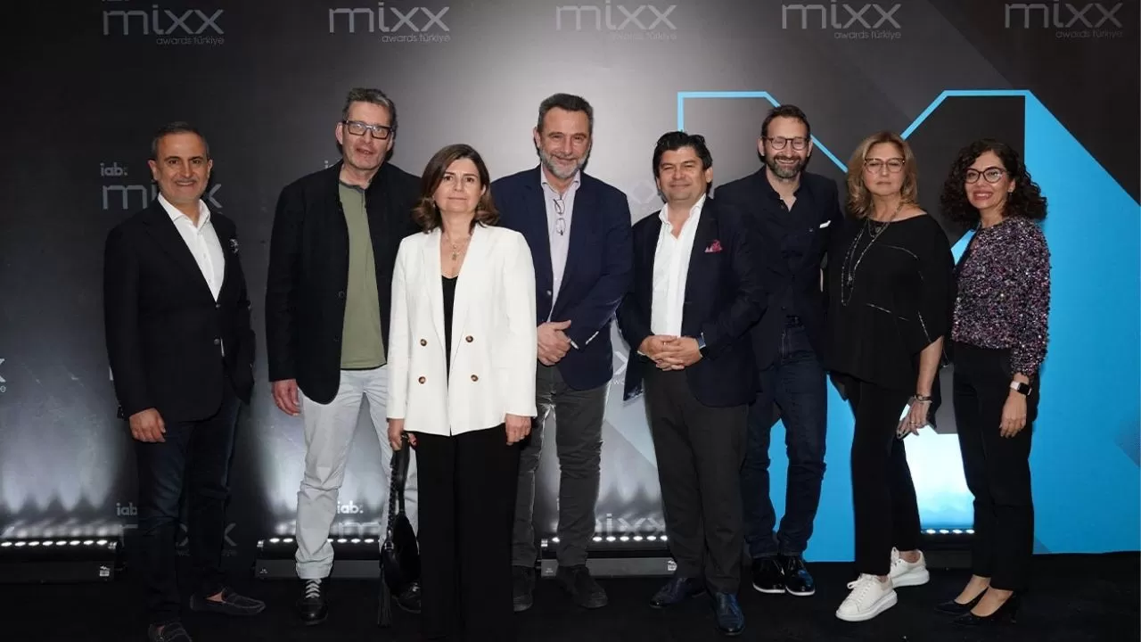 Dijital Pazarlamanın Zirvesi IAB MIXX Awards'ta Belirlendi! 4129Grey ve Teknosa, "En Büyük Armağan" ile Yılın En İyisi Oldu