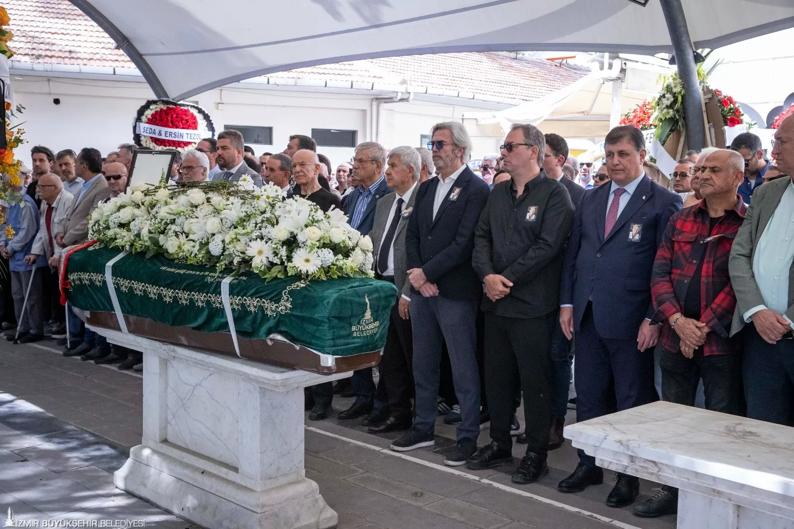 İzmir Büyükşehir Belediye Başkanı Dr. Cemil Tugay, merhum Ahmet Piriştina’nın eşi Mine Piriştina’nın cenaze törenine katıldı. 