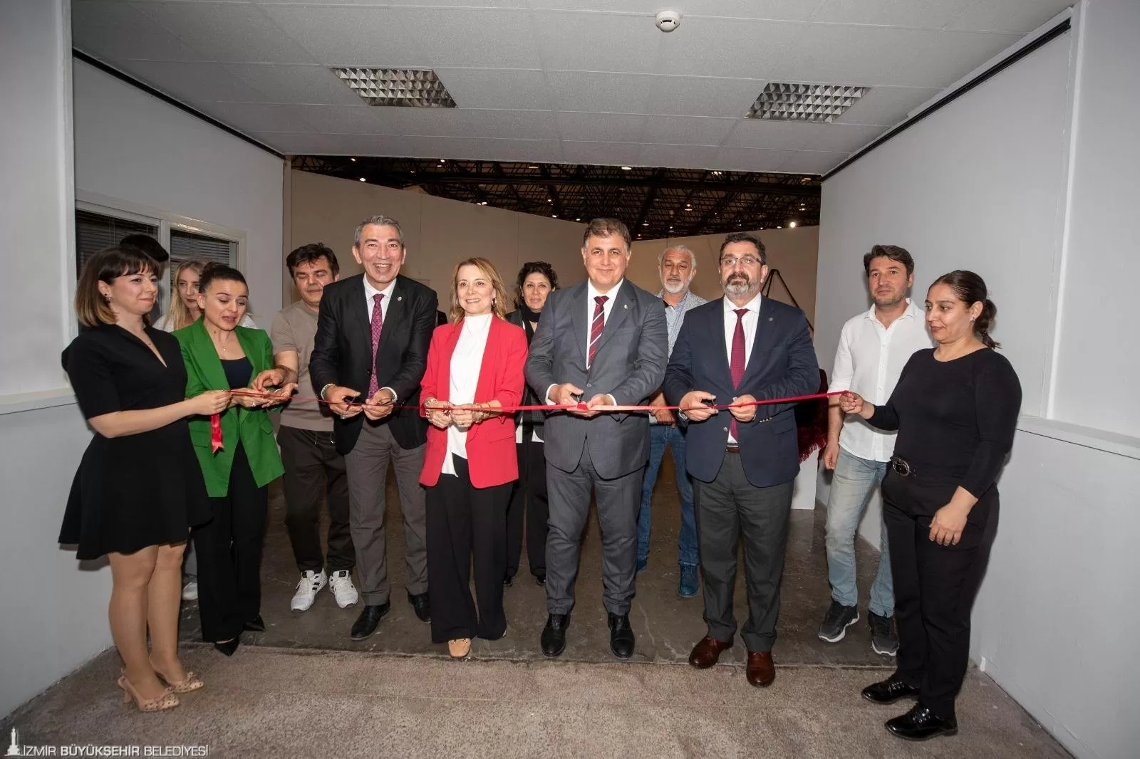 İzmir Büyükşehir Belediyesi ve Jeoloji Mühendisleri Odası İzmir Şubesi iş birliğiyle düzenlenen JEOFEST'24 Kültürpark'ta başladı