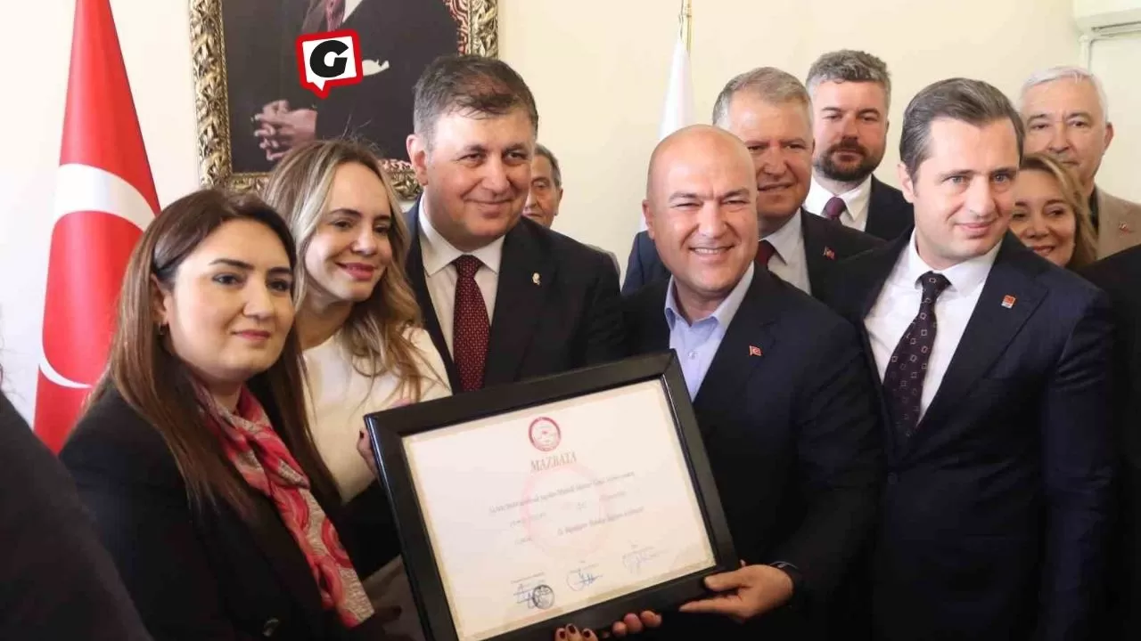 İzmir'de Devir Teslim Töreni: Tugay Görevi Devraldı, Soyer'den "Yeni Bir Başlangıç" Mesajı