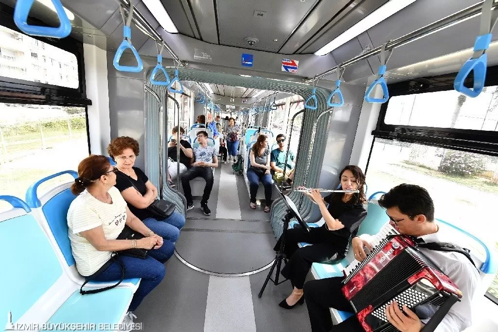 İzmir Büyükşehir Belediyesi, tramvay hatlarında filosunu genişletmek için önemli bir adım attı.