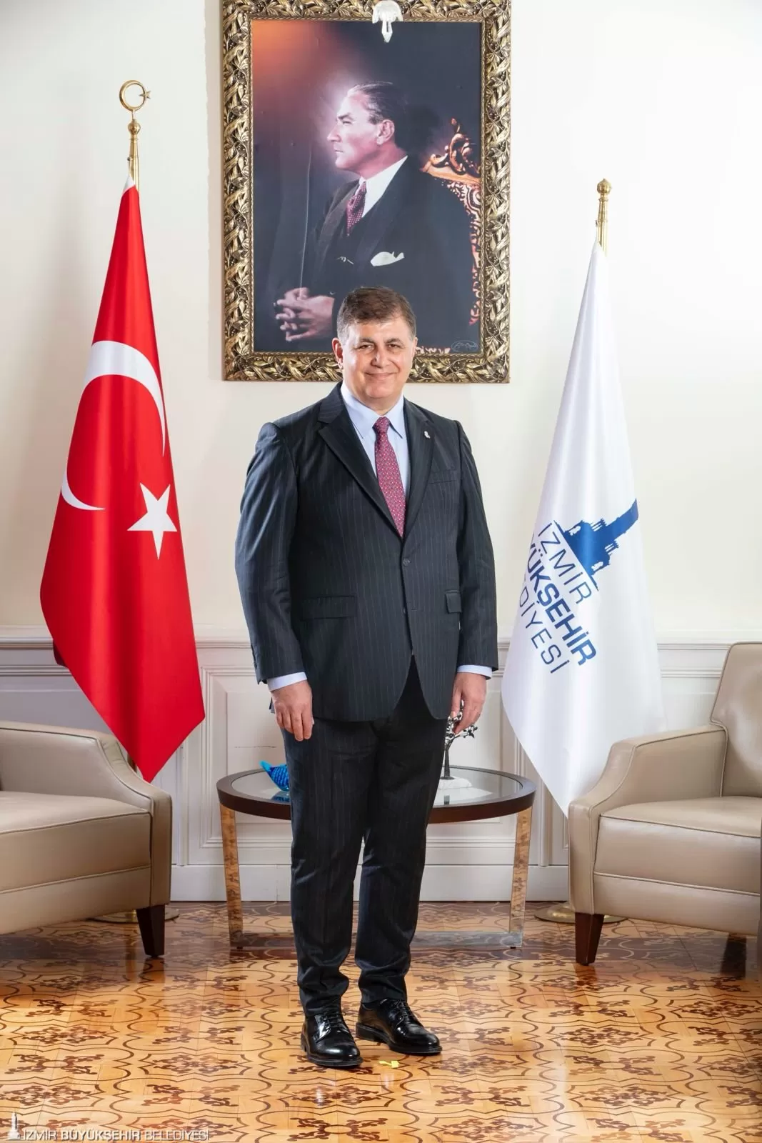 Cemil Tugay'ın İzmir Büyükşehir Belediye Başkanı seçilmesi, sadece İzmir'de değil, dünya genelinde de büyük yankı uyandırdı. 