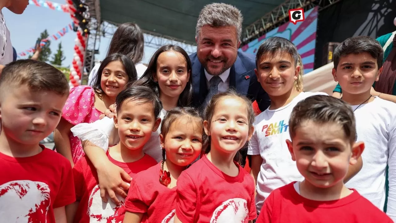 Buca'da 23 Nisan Coşkusu: Minik Başkan Hayallerini Anlattı, Çocuklar Şenlikte Eğlendi!