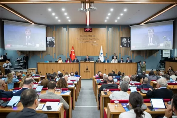 İzmir Büyükşehir Belediyesi Mayıs ayı meclis toplantısının ilk oturumu, Belediye Başkanı Dr. Cemil Tugay'ın başkanlığında gerçekleştirildi.