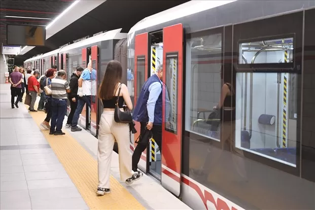 İzmir Büyükşehir Belediyesi'nin 60 kilometrelik metro ve tramvay sistemini işleten İzmir Metro A.Ş, 24 yılı geride bıraktı. 