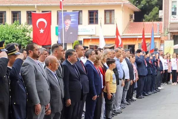 Bayındır'da 19 Mayıs Atatürk'ü Anma, Gençlik ve Spor Bayramı'nın 105. yıl dönümü coşkulu kutlamalarla gerçekleşti.