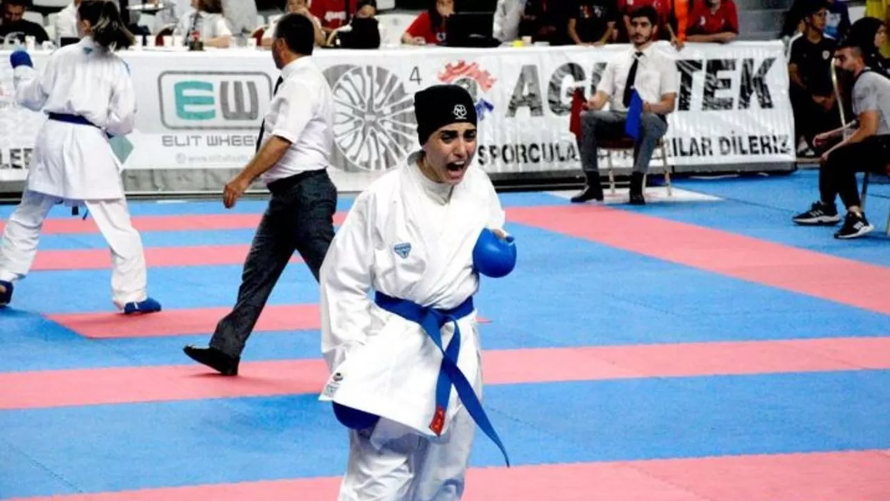 Bayraklı Belediyesi'nin Gururu: Beyzanur Akgülü, Türkiye İkincisi Oldu ve Dünya Şampiyonası için Yol Aldı