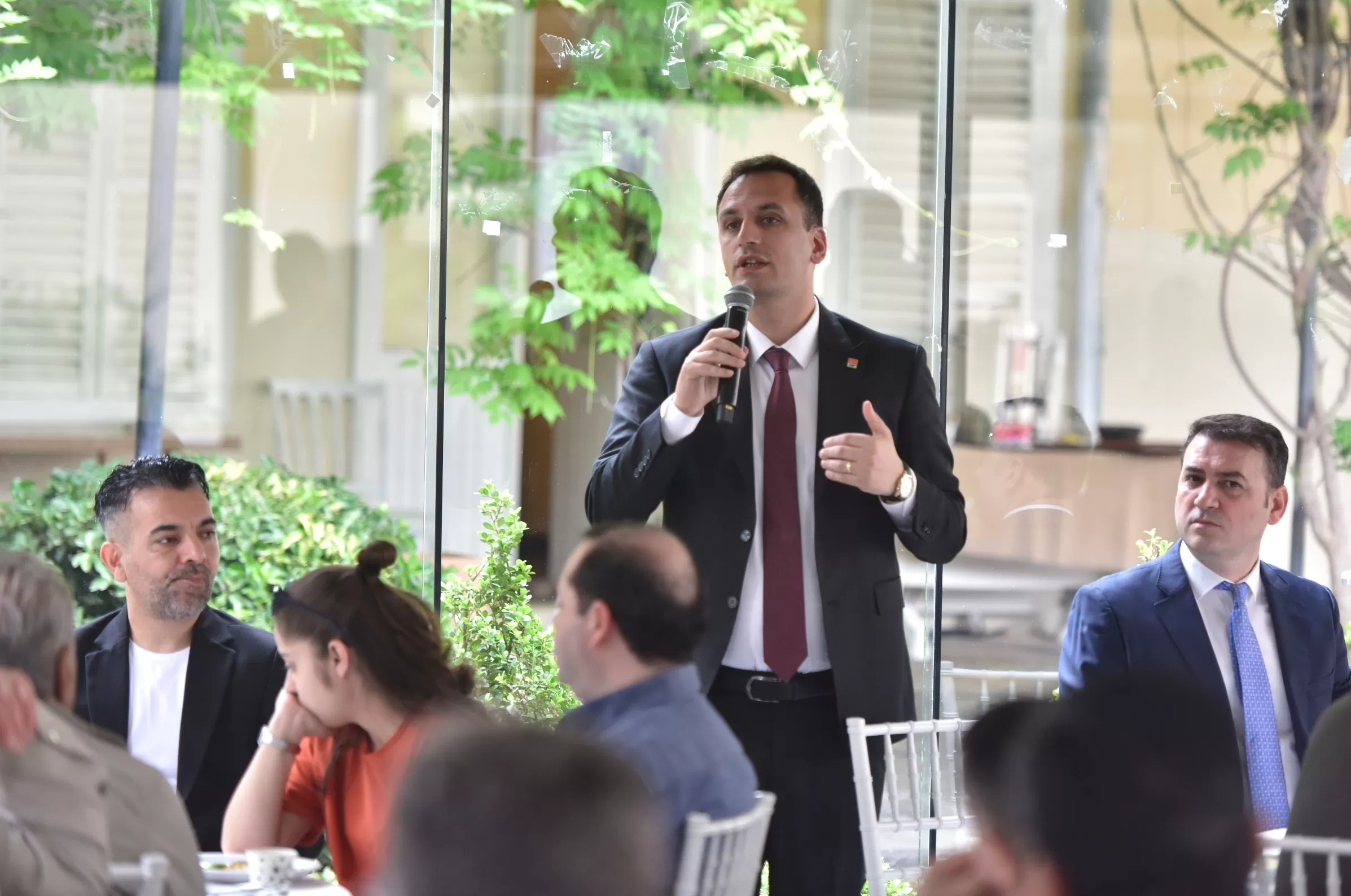 Bornova Belediye Başkanı Ömer Eşki, esnaf odaları temsilcileriyle kahvaltıda buluşarak kentin daha yaşanabilir olması için ortak çalışma kararı aldı. 