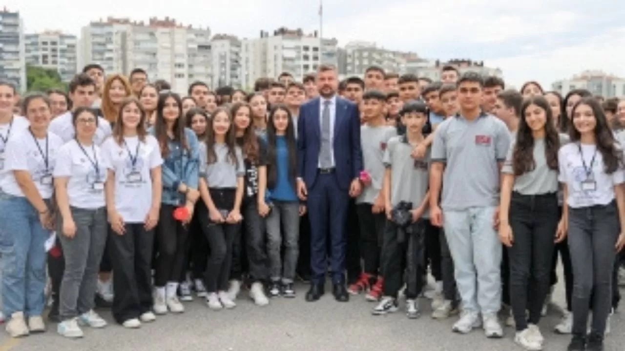 Buca Belediye Başkanı Görkem Duman, Mezun Olduğu Lisede Gençlere Tavsiyeler Verdi