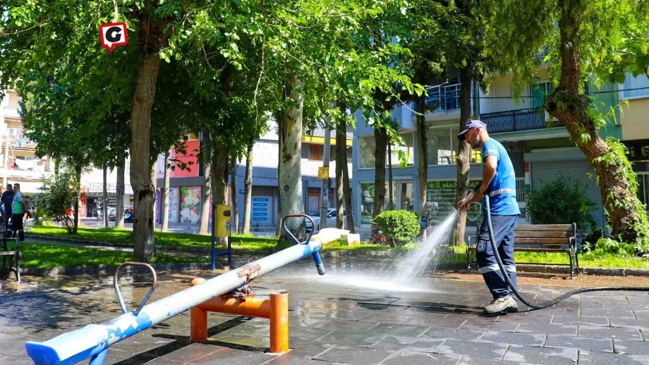 Buca'da Yaz Temizliği Seferberliği: 47 Mahalle Pırıl Pırıl Olacak!