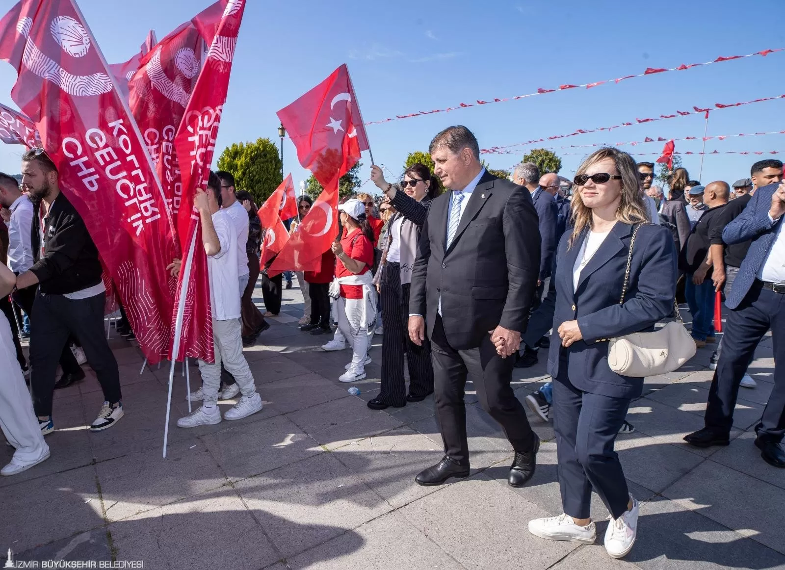 İzmir Büyükşehir Belediye Başkanı Dr. Cemil Tugay, 19 Mayıs Atatürk'ü Anma, Gençlik ve Spor Bayramı'nı Samsun'da Cumhuriyet Halk Partisi (CHP) tarafından düzenlenen programla kutladı.