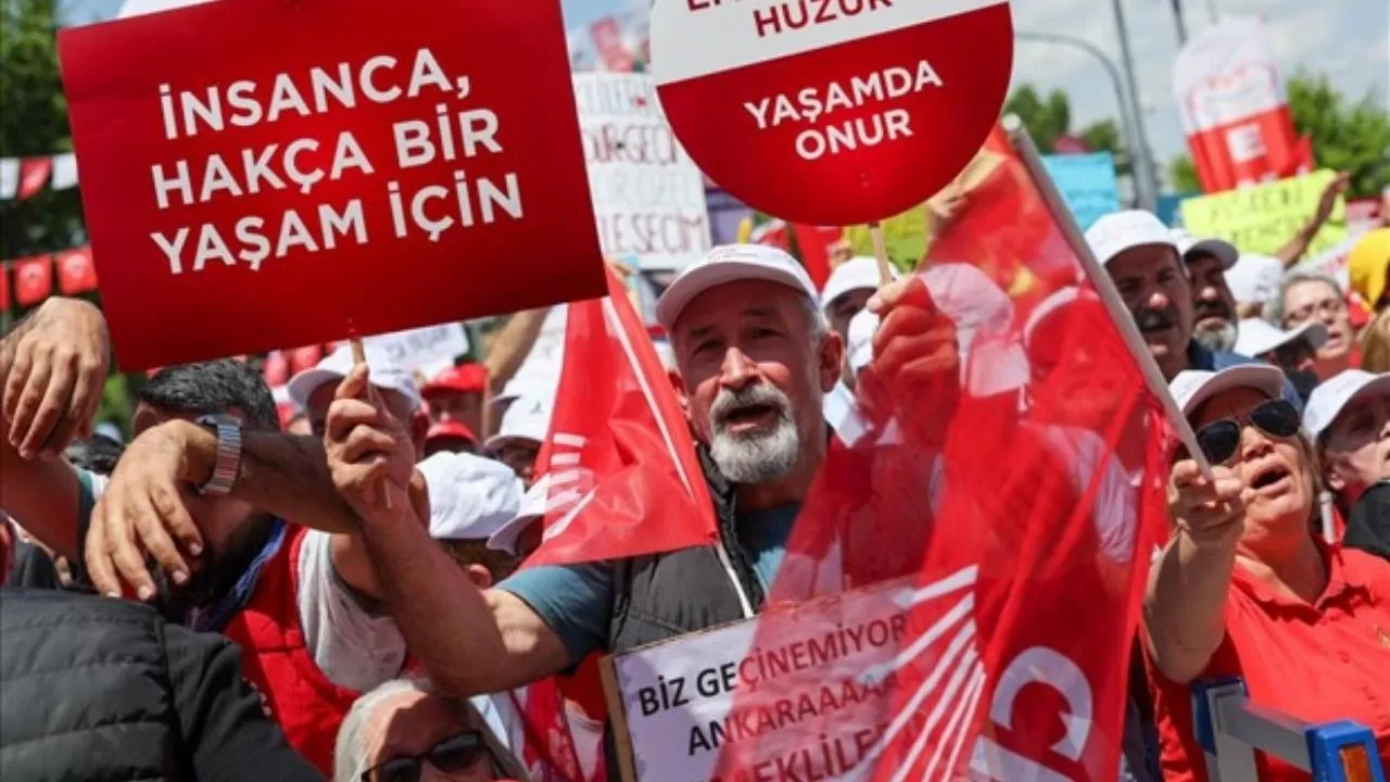 CHP Ankara'da "Büyük Emekli Mitingi" düzenledi, İzmir Büyükşehir Belediye Başkanı Tugay yoğun ilgiyle karşılandı