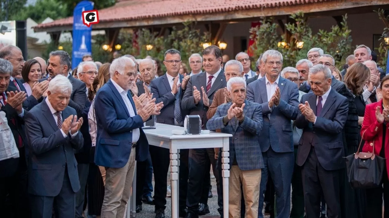 Cumhuriyet 100 Yaşında! İzmir'de Tugay ve Esen'den Atatürkçü Mesajlar