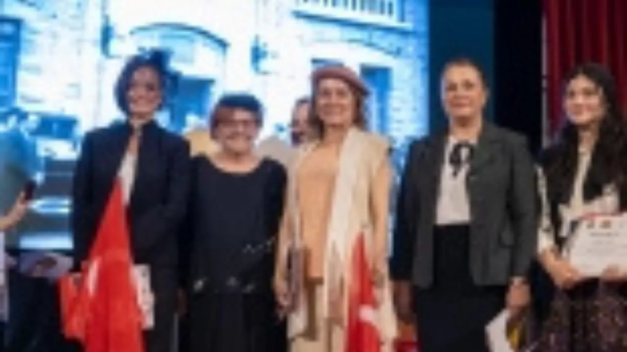 Cumhuriyet’in 100. Yılında “Zamansız Kadınlar” Tiyatro Gösterisi ile Öncü Kadınlar Anıldı