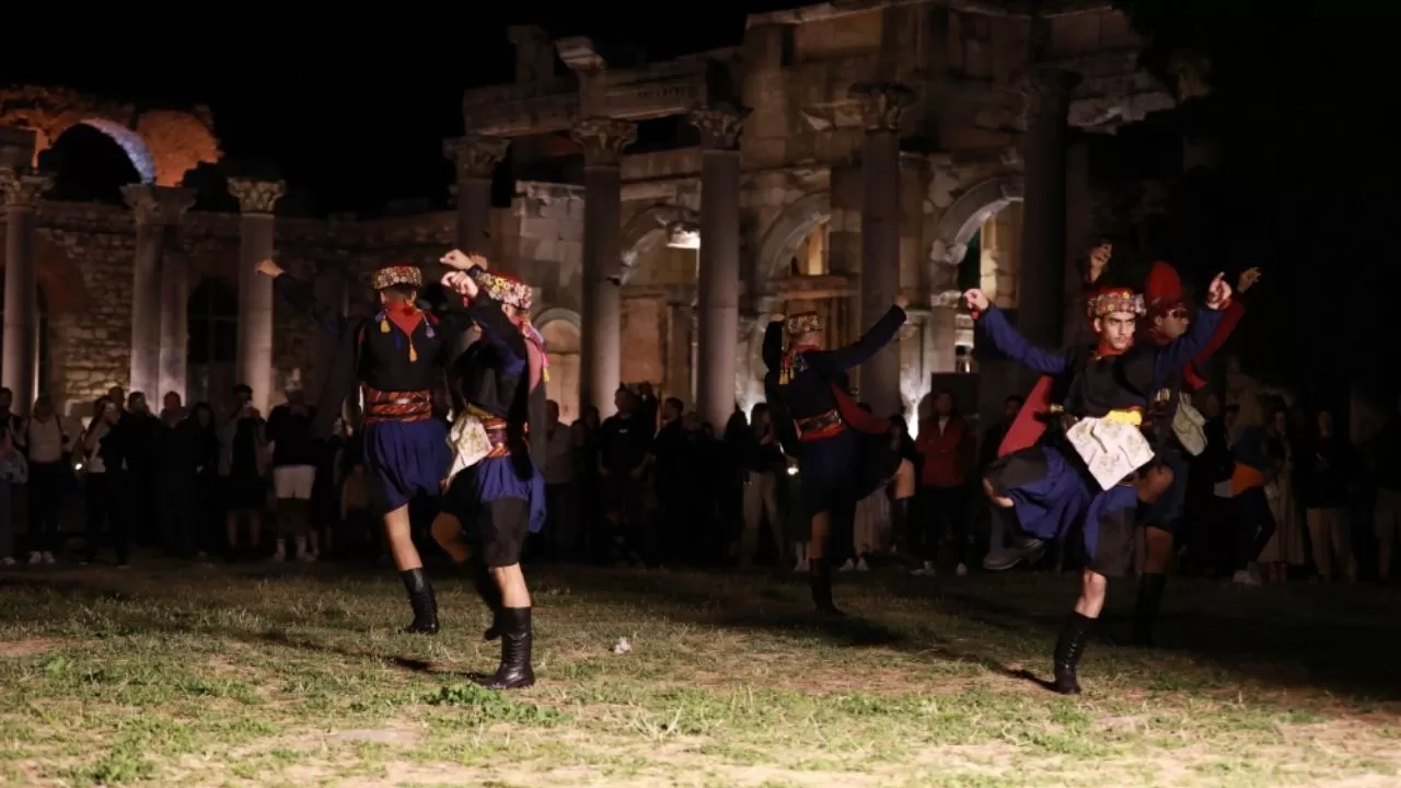 Efes Antik Kenti'nde Gece Müzeciliği Başlıyor: Turizmde Yeni Bir Dönem