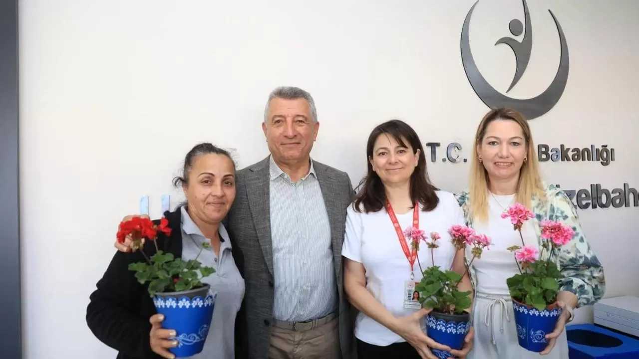 Güzelbahçe Belediye Başkanı Mustafa Günay’dan Hemşireler Günü Kutlaması ve Anlamlı Hediye