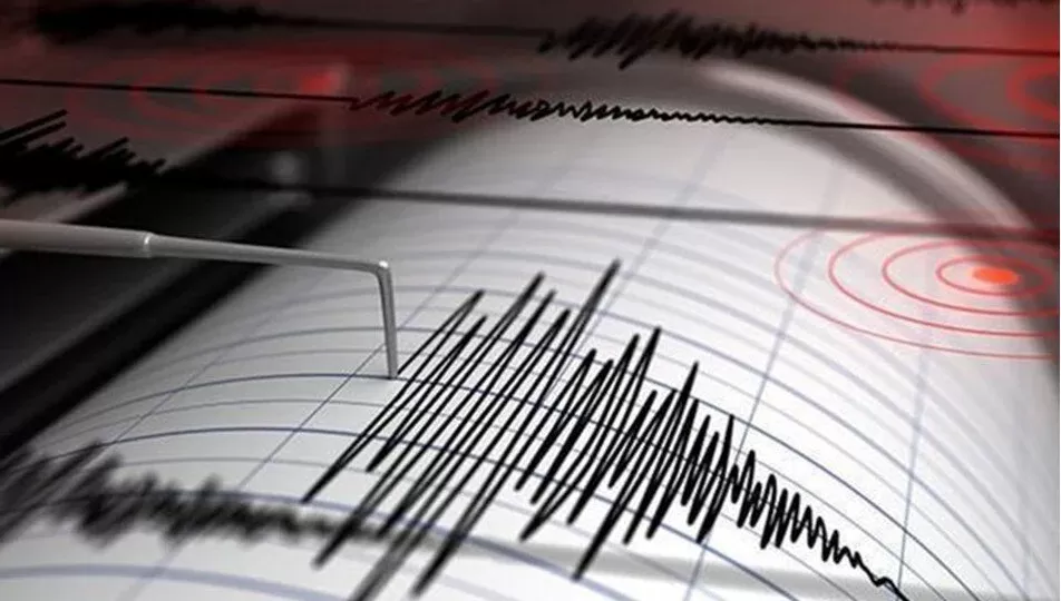 İzmir açıklarında art arda iki deprem