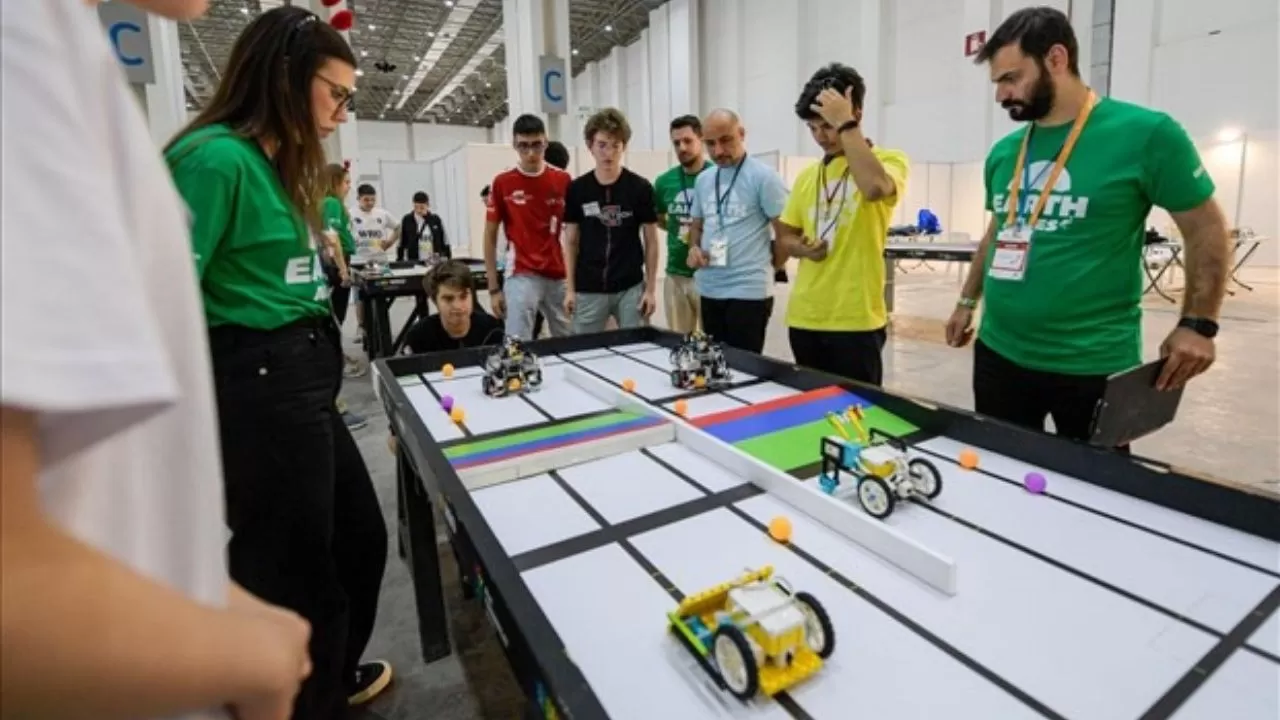 İzmir'de Geleceğin Mühendisleri ve Mucitleri Yarıştı: Dünya Robot Olimpiyatı Türkiye Finali Kazananlarını Açıkladı