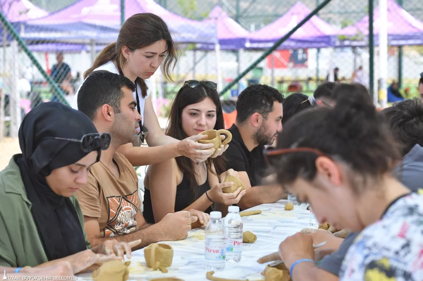 İzmir Büyükşehir Belediyesi'nin 19 Mayıs kutlamaları kapsamında düzenlediği İzmir Gençlik Festivali, Özdere'de coşkulu bir şekilde gerçekleşti.