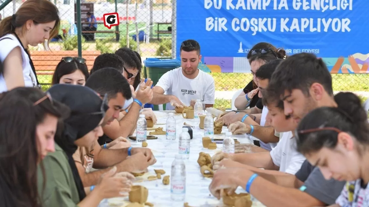 İzmir'de Gençlik Coşkusu: "Bize İlaç Gibi Geldi"