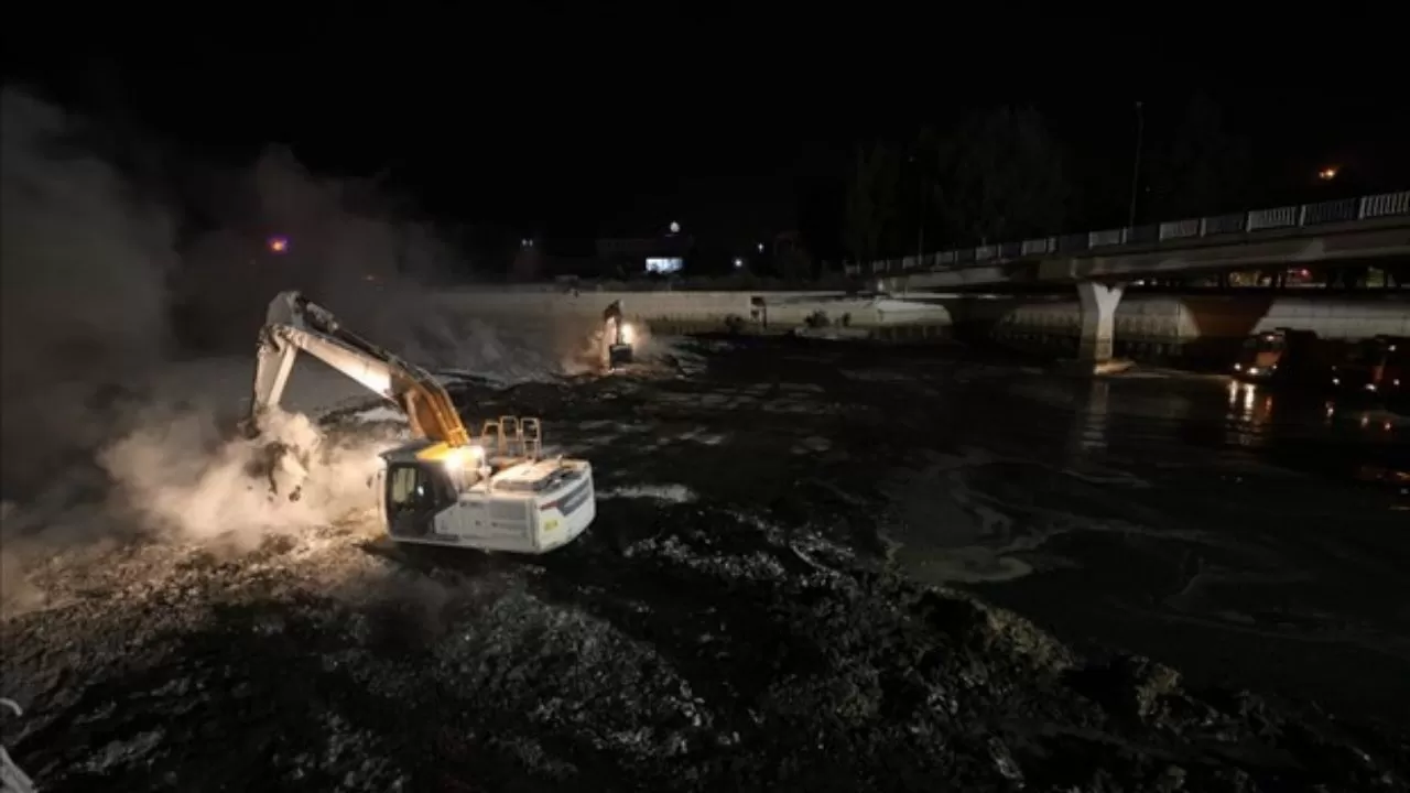 İzmir Körfezi'ne Yeni Bir Soluk: Manda Çayı'nda Dev Temizlik Seferberliği