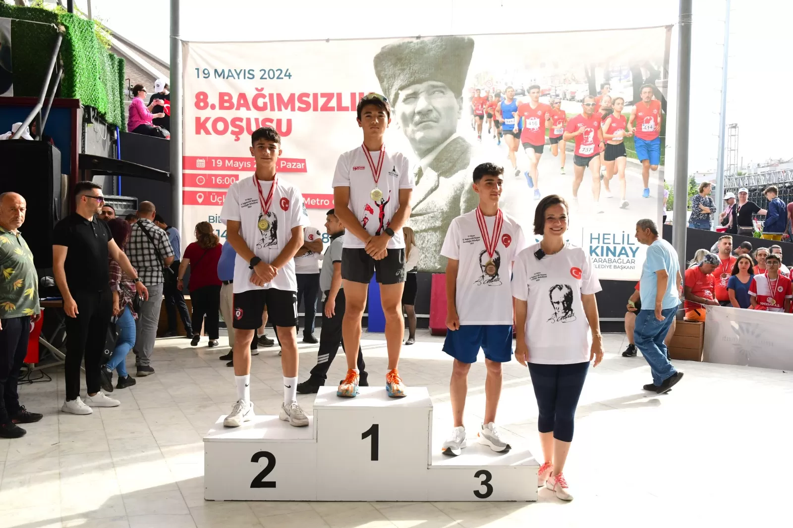 Karabağlar Belediyesi, 19 Mayıs Atatürk'ü Anma, Gençlik ve Spor Bayramı'nı coşkulu etkinliklerle kutladı. 