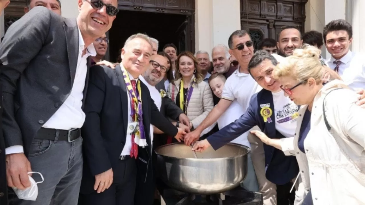 Konak Belediye Başkanı Nilüfer Çınarlı Mutlu, İzmir Atatürk Lisesi Geleneksel Pilav Günü'nde Öğrencilerle Buluştu