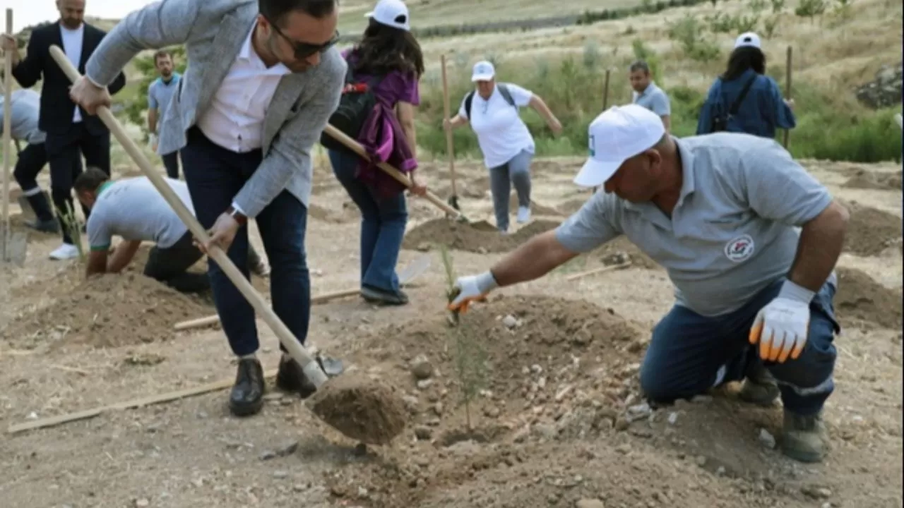 Peyzaj Mimarları Odası İzmir Şubesi, Kuruluşunun 30. Yılında Karşıyaka'ya Hatıra Ormanı Hediye Ediyor