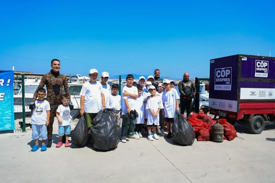 Aliağa'da Çevre Haftası kapsamında "Temiz Deniz, Temiz Aliağa ve Temiz Dünya" temalı deniz dibi temizliği etkinliği düzenlendi.