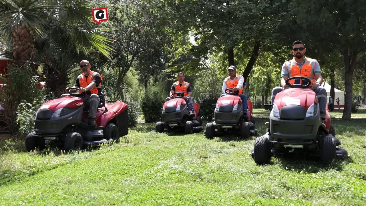 Bornova Parkları Yeni Nesil Traktörlerle Yenileniyor!