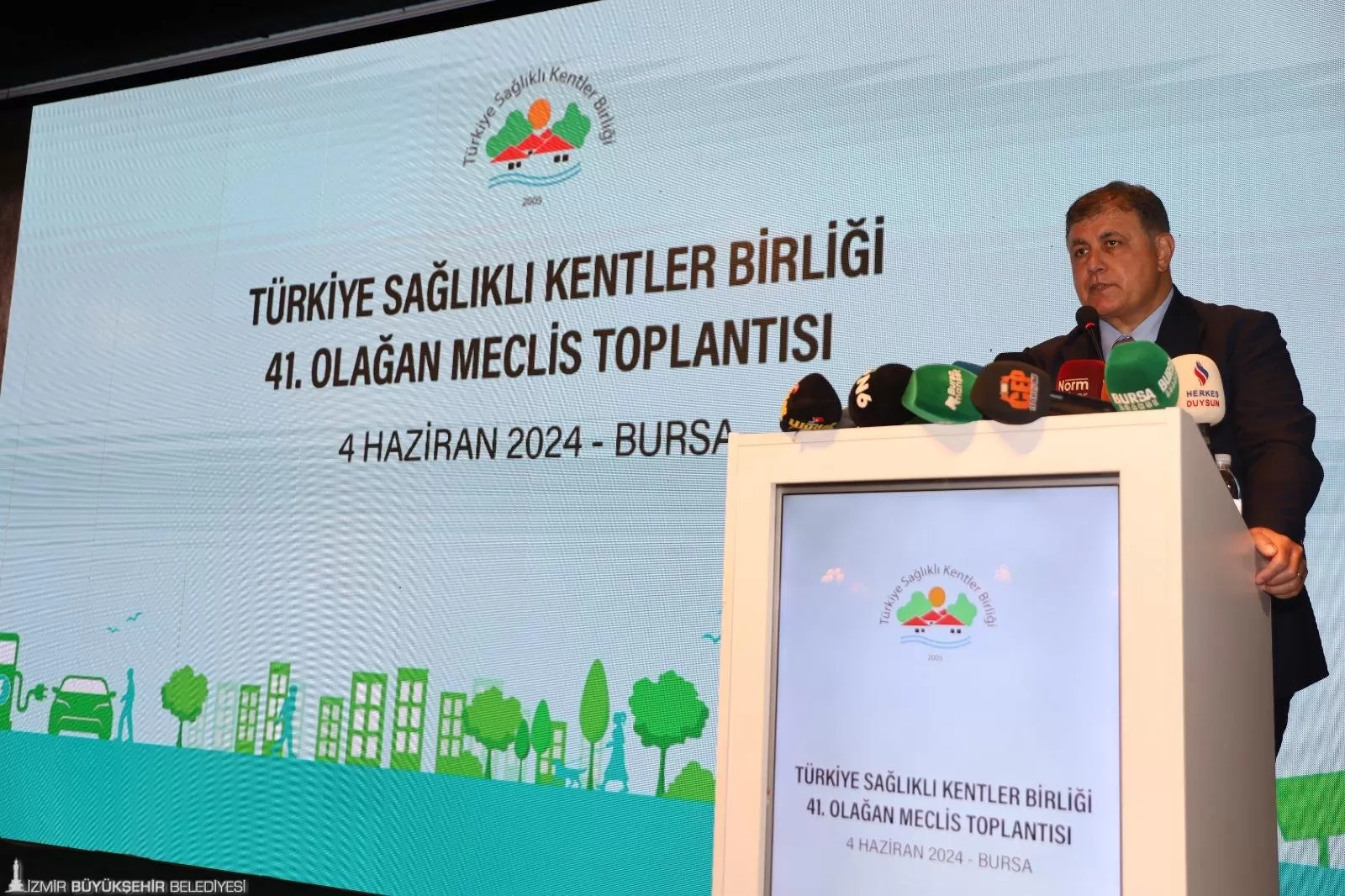 İzmir Büyükşehir Belediye Başkanı Dr. Cemil Tugay, Türkiye Sağlıklı Kentler Birliği'nin (SKB) 41. Olağan Meclis Toplantısı'nda oy birliğiyle yeni dönem başkanı seçildi. 