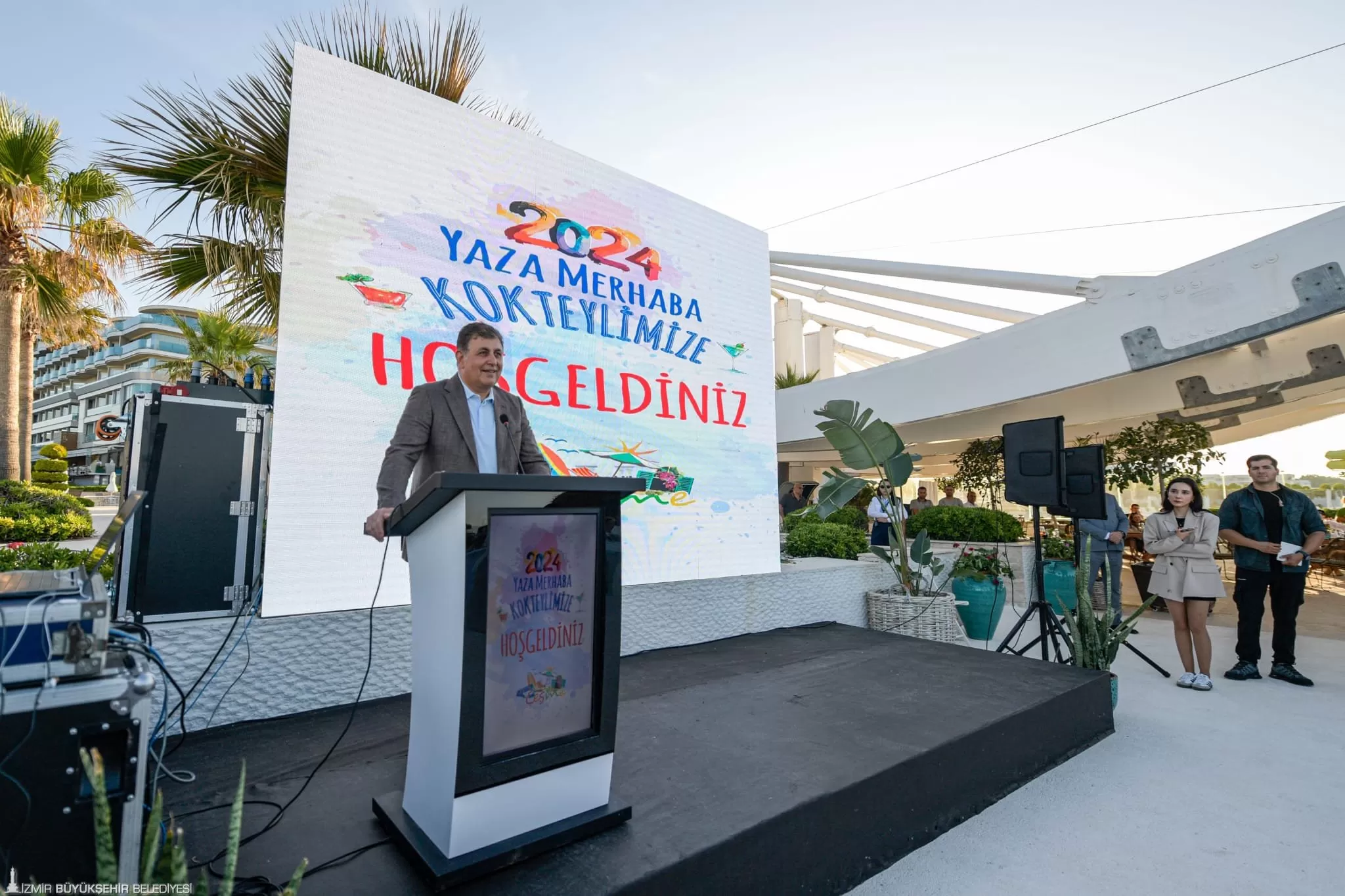 İzmir Büyükşehir Belediye Başkanı Dr. Cemil Tugay, Çeşme Turistik Otelciler ve İşletmeciler Birliği (ÇEŞTOB) tarafından düzenlenen Yaza Merhaba Kokteyli'nde önemli açıklamalarda bulundu.