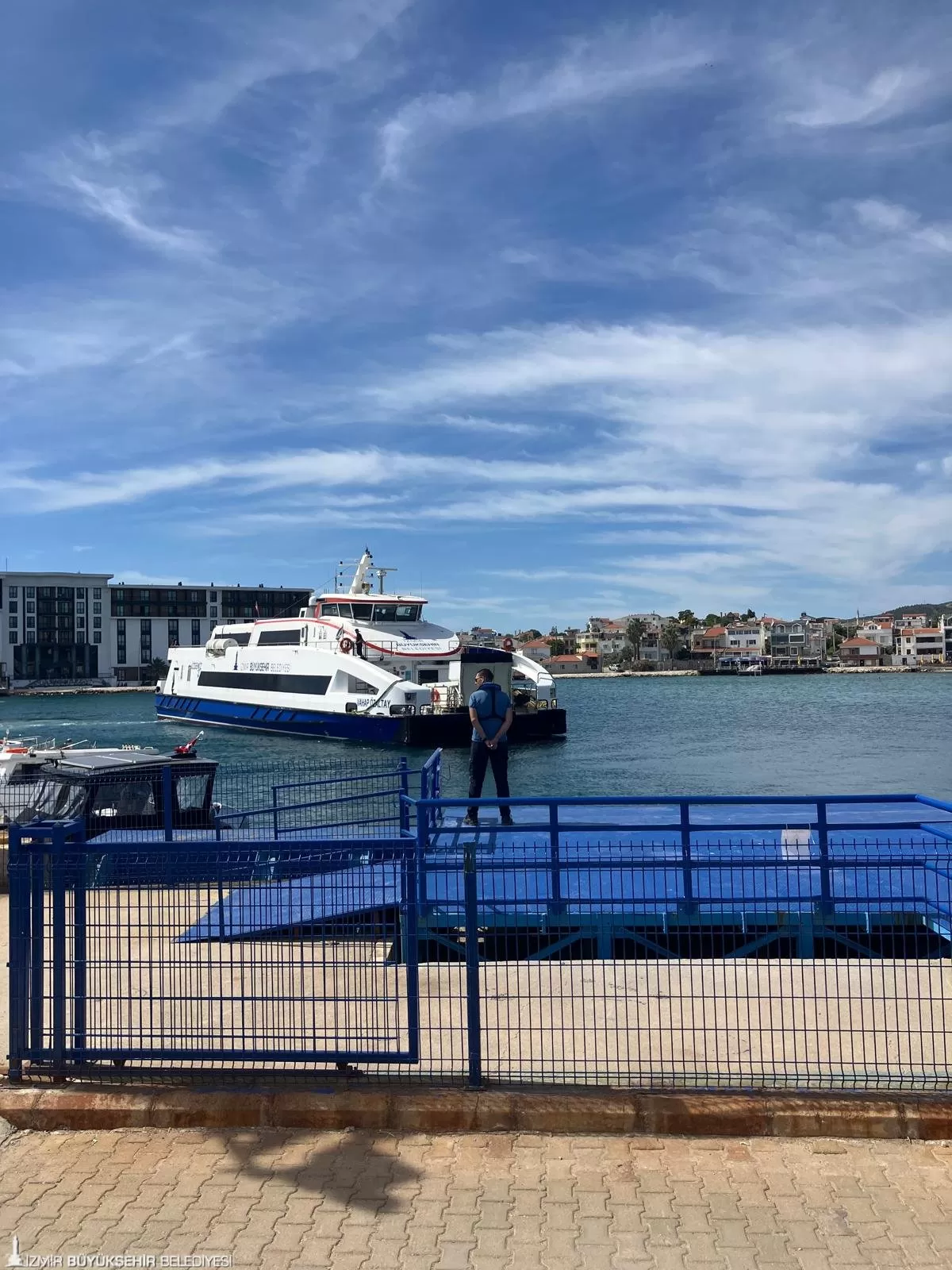 İzmir Büyükşehir Belediyesi ve İZDENİZ işbirliği ile engelli yurttaşlar için yaz boyunca her salı günü Mordoğan ve Foça'ya ücretsiz gemi turları düzenlenecek.