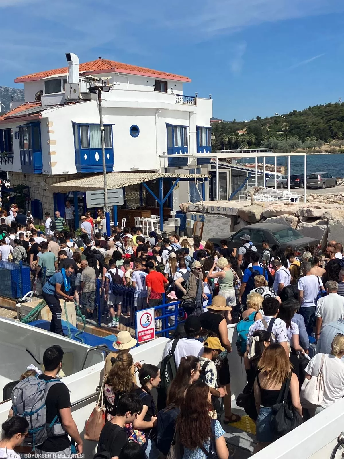 İzmir Büyükşehir Belediyesi ve İZDENİZ işbirliği ile engelli yurttaşlar için yaz boyunca her salı günü Mordoğan ve Foça'ya ücretsiz gemi turları düzenlenecek.