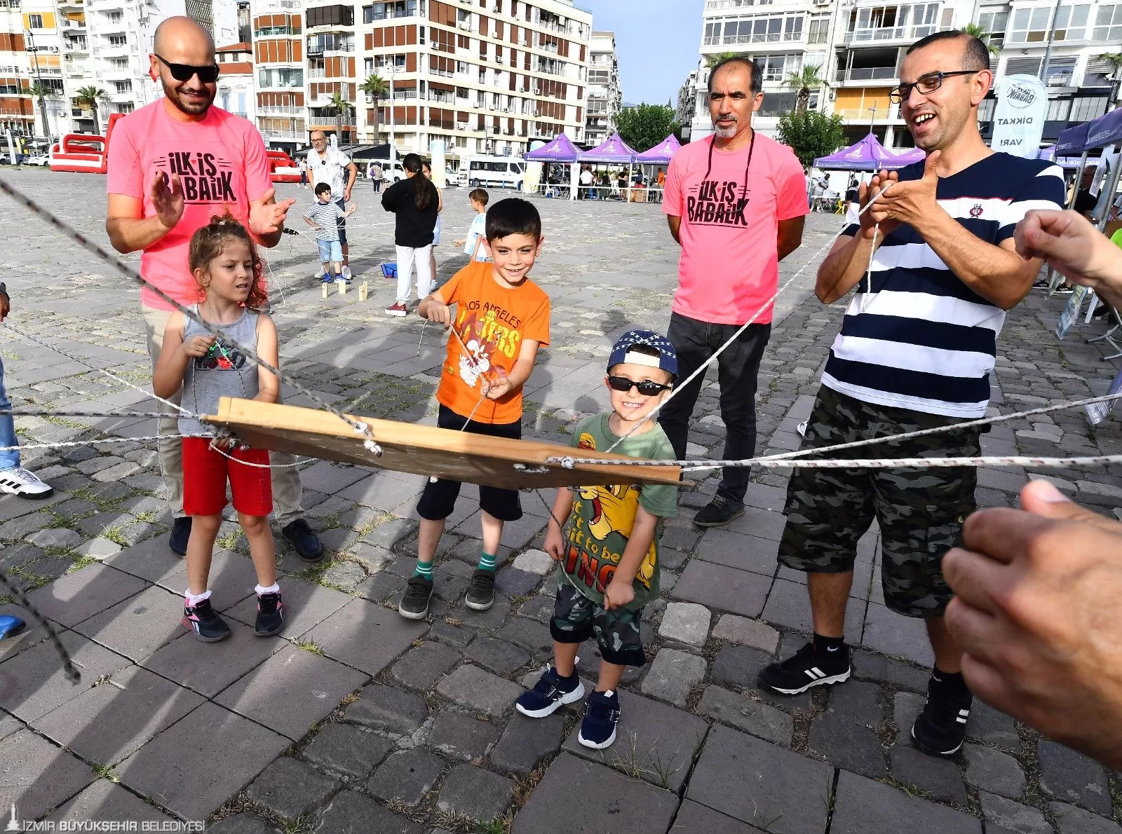 İzmir Büyükşehir Belediyesi, "Eşitlik evde başlar" diyerek anlamlı bir Eşitlikçi Babalar Günü etkinliğine imza attı.