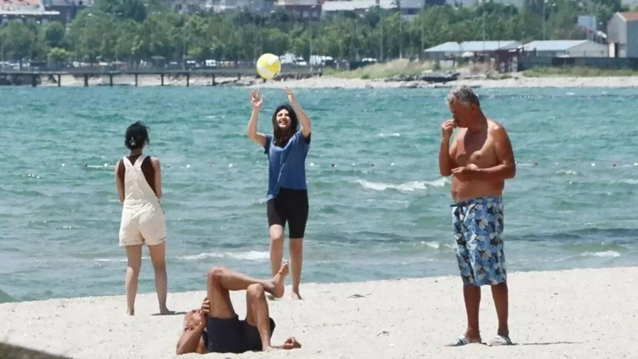 İstanbul'da Plaj Sezonu Açıldı: Fiyatlar 2 Kat Arttı!