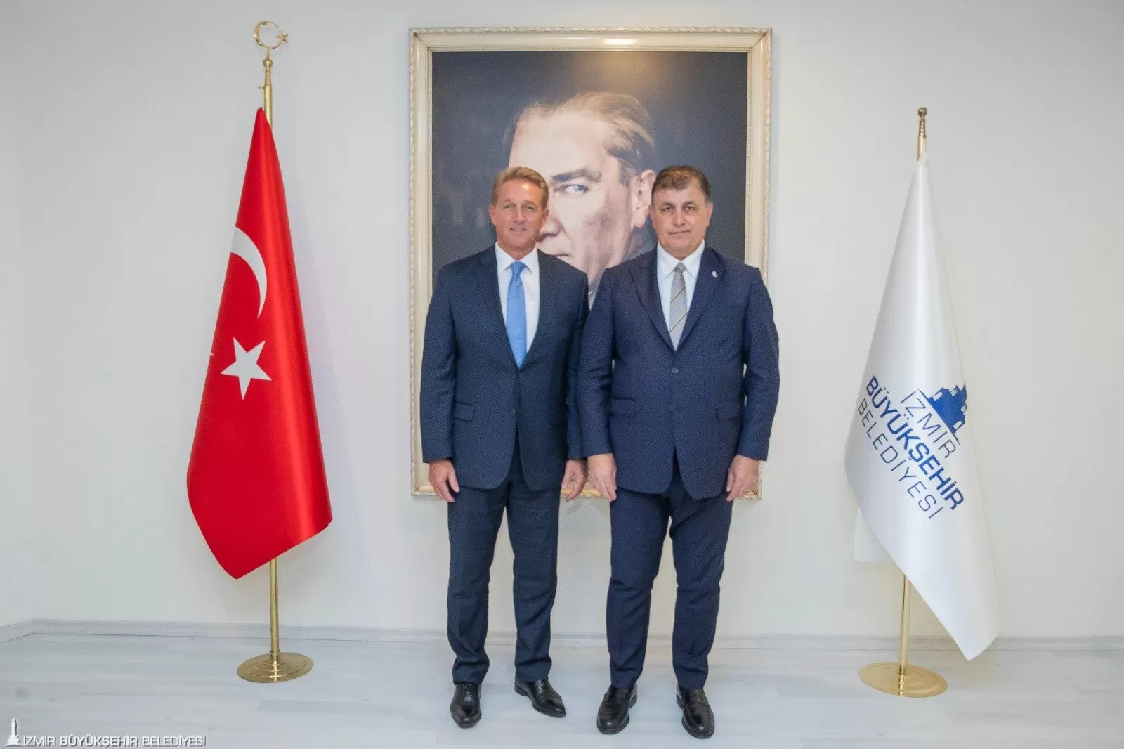 İzmir Büyükşehir Belediye Başkanı Dr. Cemil Tugay, ABD Büyükelçisi Jeffry Flake ve beraberindeki heyeti makamında kabul etti. 