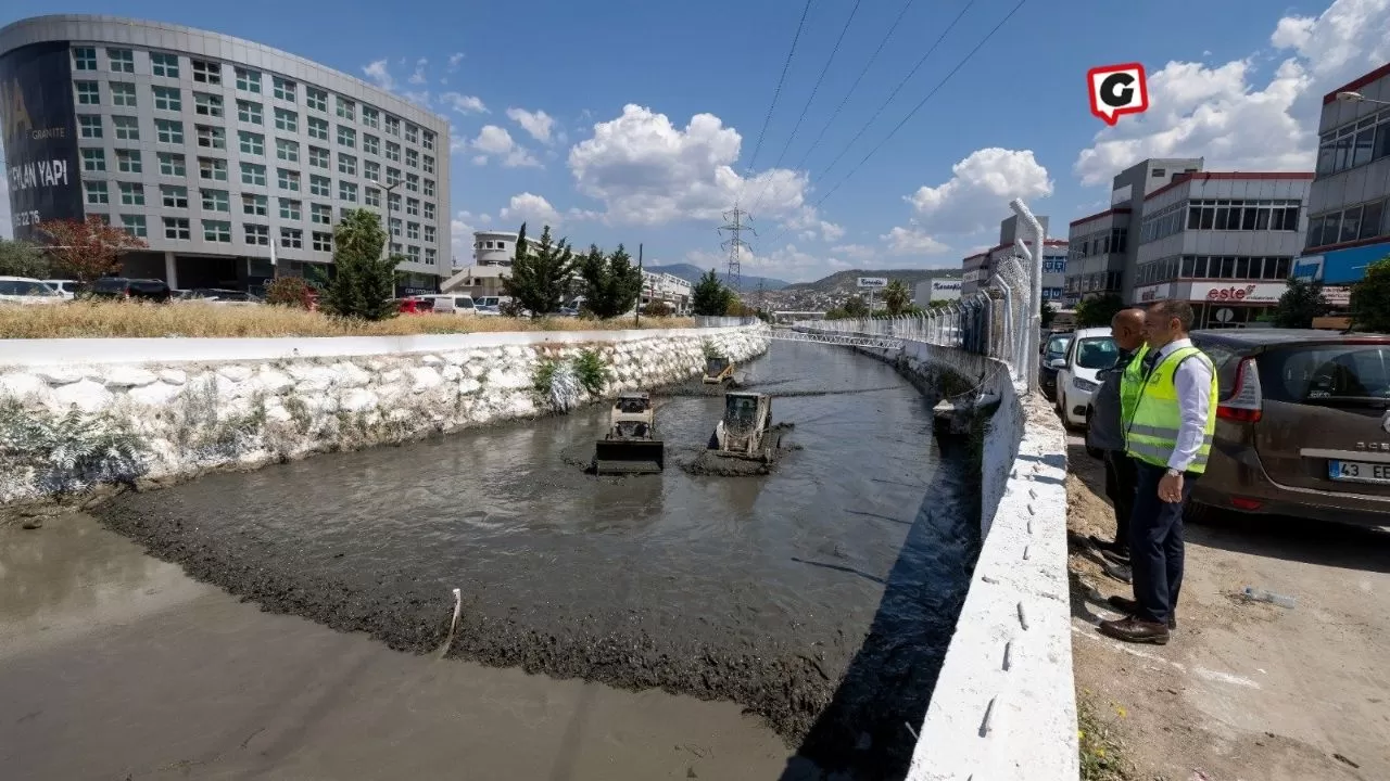 İzmir'de Dere Temizliği Hız Kazandı: 80 Bin Ton Atık Uzaklaştırıldı!